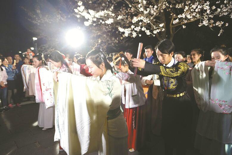 網(wǎng)友實(shí)測(cè)大幅超標(biāo) 多國(guó)調(diào)查停售！蘋(píng)果稱(chēng)iPhone12輻射符合中國(guó)標(biāo)準(zhǔn)